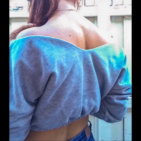 “Jessica” Crop Sweatshirt - Picture 3 of 3